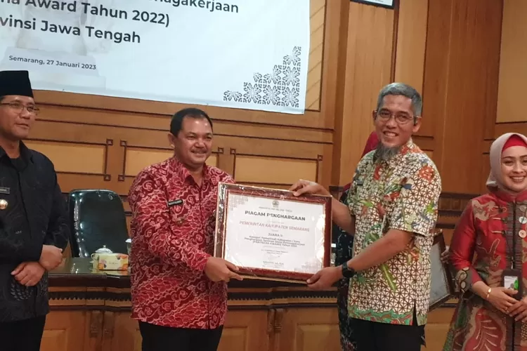 Bpjamsostek Pemprov Jateng Serahkan Penghargaan Paritrana Award