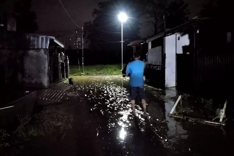 Cerita Warga Perumahan Dinar Indah Semarang Evakuasi Diri Dari Banjir