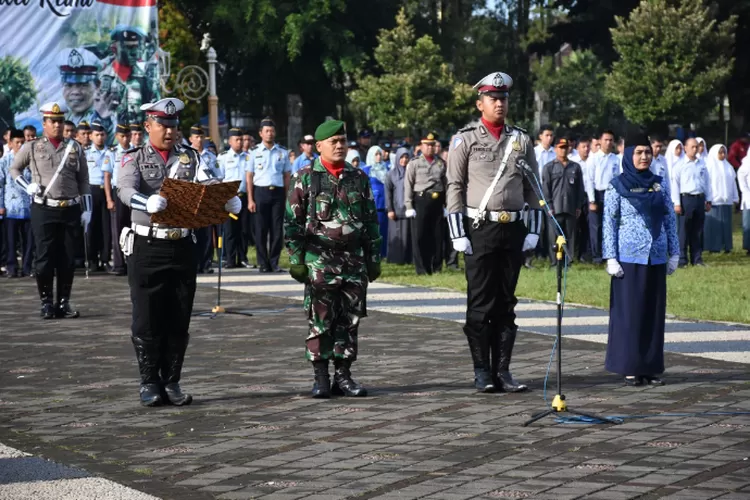 WOW THR Beserta Gaji 13 Untuk TNI Dan Polri 2023 Nominalnya Bikin