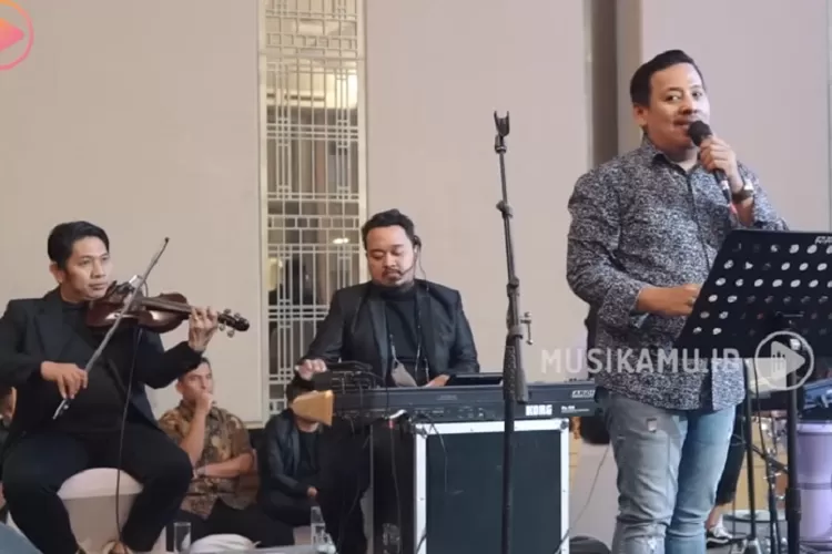 Viral Di TikTok Ini Lirik Lagu Dan Chord Gitar Ikan Dalam Kolam Dari