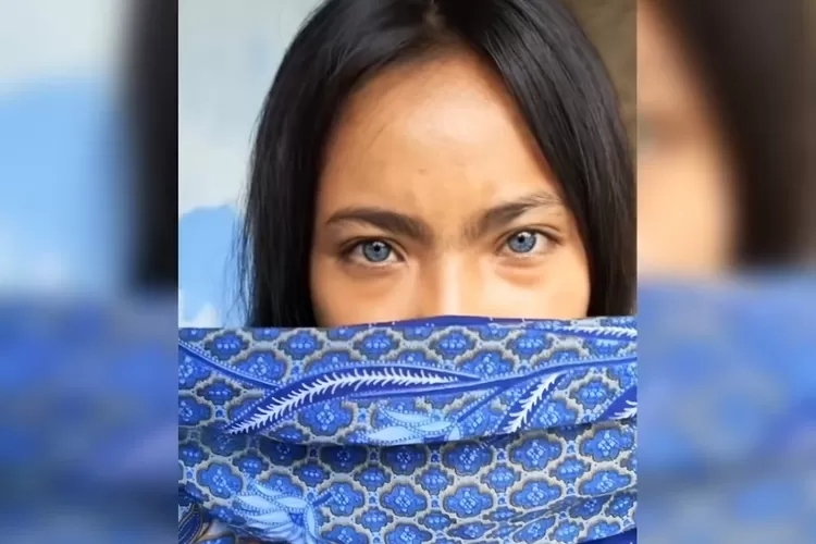 Evi Gadis Bermata Biru Asal Jawa Barat Memancing Perhatian Fotografer