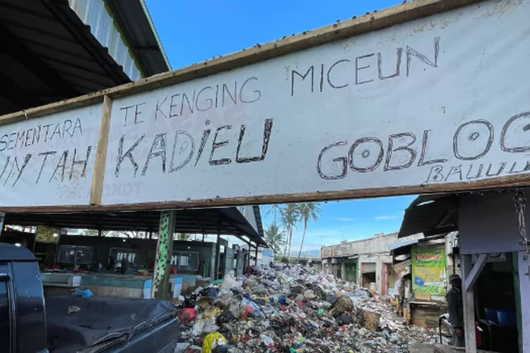 Kesal Sampah Tak Diangkut Pedagang Pasar Sehat Cileunyi Pasang Tulisan