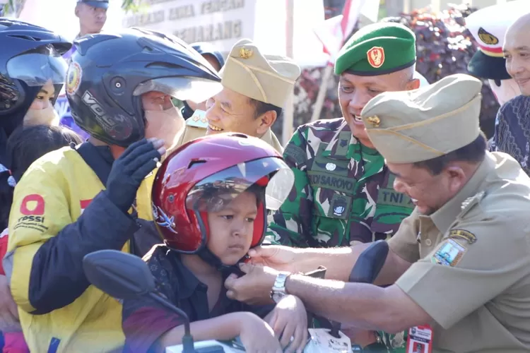 Usai Gelar Operasi Patuh Candi Pemkab Semarang Bagi Bagi Helm Sni