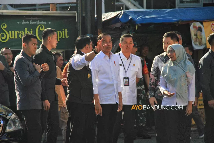 Foto Potret Kunjungan Presiden Jokowi Ke Pasar Cihapit Kota Bandung