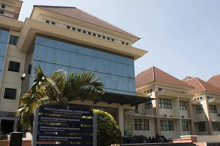 KEREN Tiga Kampus Swasta Ini Masuk Universitas Dengan Jurusan Teknik