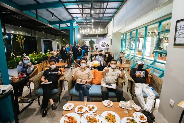 bisnisbandung.com/jci-badung-bali-dan-jci-bandung-gelar-pitching-night-untuk-mendukung-pengusaha-kuliner-lokal/