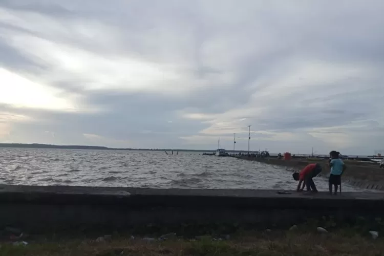 Cerita Wisatawan Yang Terdampar Di Pulau Karimunjawa Akibat Cuaca Buruk