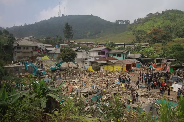 Kondisi Kampung Naringgul, Desa Tugu Utara, Kecamatan Cisarua, Kabupaten Bogor, yang dibongkar Satpol PP, Kamis (29/8). (Foto: Sandika/Metropolitan)