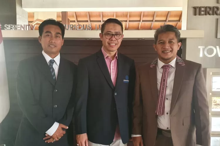 AKRAB: Ketua DPC AAI Cabang Bogor periode 2019-2024, Susanto terlihat akrab saat melakukan sesi foto bersama Ketua Umum AAI, Muhamad Ismak.