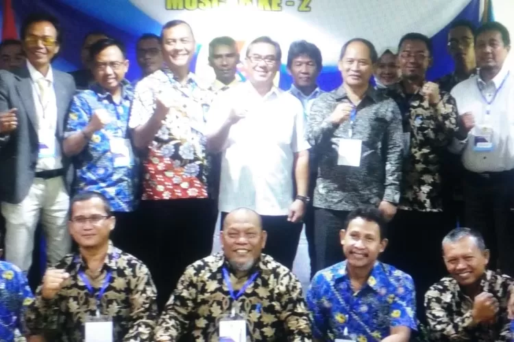 FOTO BERSAMA: Jajaran pengurus Aklindo berfoto bersama, usai menggelar Muscab II, di Hotel Amaris, kemarin.