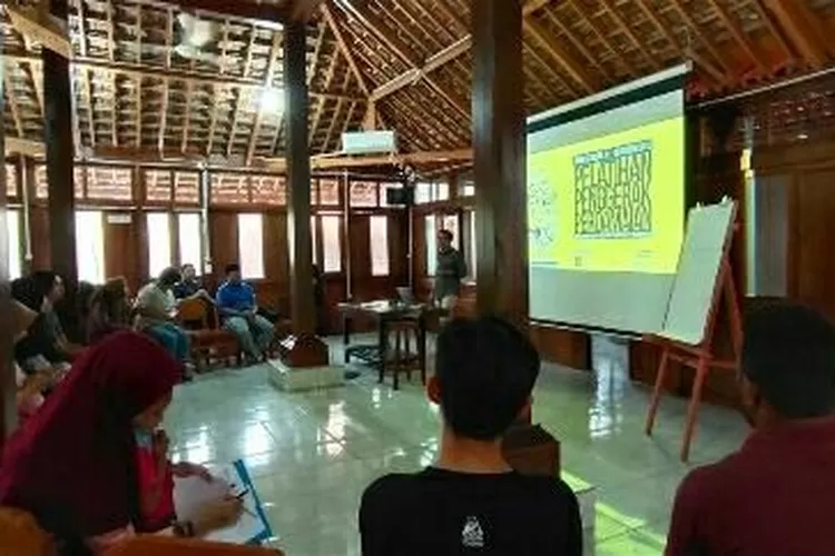 PELATIHAN : 27 peserta mendapatkan pelatihan tentang pergerakan perdamaian yang di gelar Yayasan Satu Keadilan (YSK) di Kemang Kabupaten Bogor, kemarin.