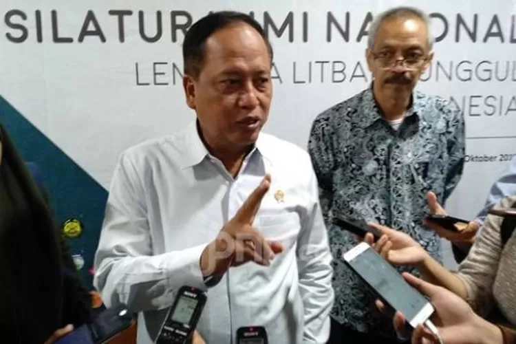 WAWANCARA: Menristekdikti, Mohamad Nasir, saat memberikan keterangan kepada awak media.