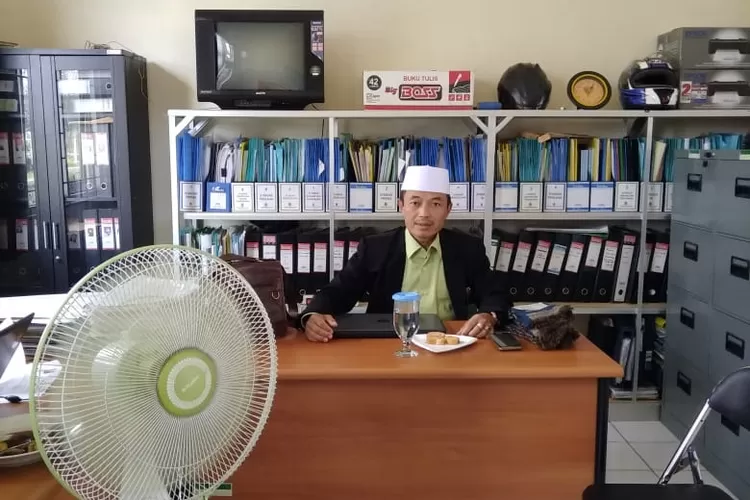 SAMPAIKAN: Ketua MUI Kecamatan Cijeruk, KH Mujiburohman, saat menyampaikan pesan damai terkait Pilkades Serentak 2019 Kabupaten Bogor.