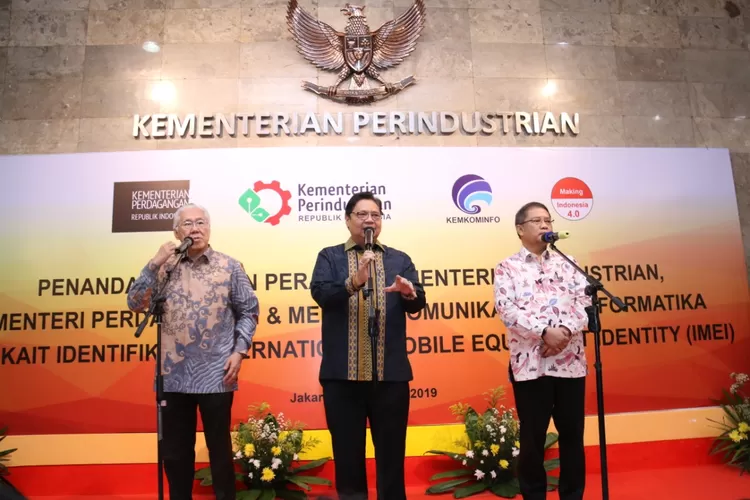 PEMAPARAN: Pemerintah bertekad memberikan perlindungan bagi industri handphone, komputer dan tablet di dalam negeri, termasuk kepada para pengguna