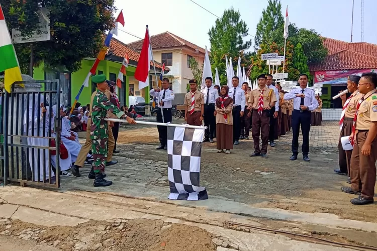 GLADIBERSIH: Panitia MTQ Tingkat Kabupaten Bogor di Cigombong melibatkan ratusan orang agar acara berjalan sukses. 