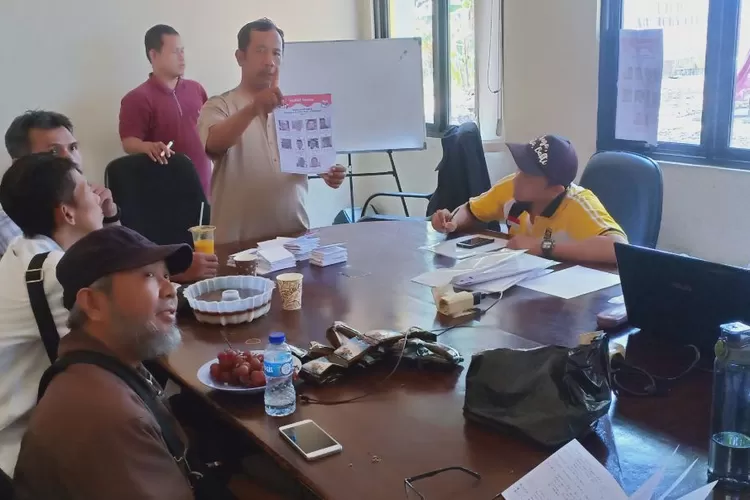 PEMILIHAN: PKS Cibinong saat menggelar pemira untuk menentukan pimpi-nan baru.