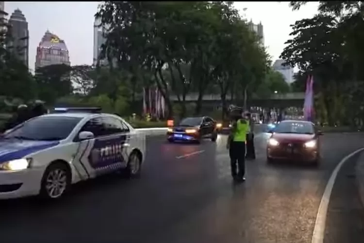 Viral Mobil Polisi Terobos Rombongan KTT ASEAN Sampai Diteriaki Kombes