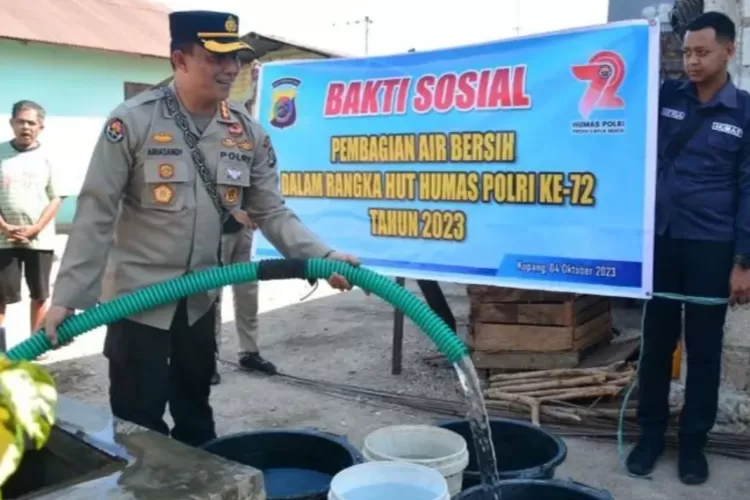 Dampak Kekeringan Polda Ntt Distribusi Liter Air Bersih Bantu