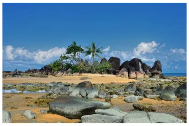 Perkenalkan Pantai Batu Nenek Objek Wisata Bahari Yang Ada Di