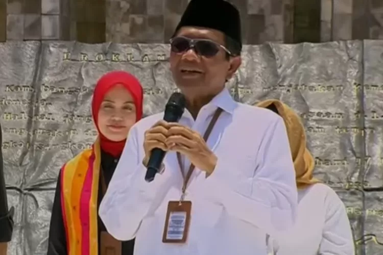 Mahfud Md Pakai Kemeja Putih Yang Disiapkan Buat Ke Kpu Lima Tahun Lalu