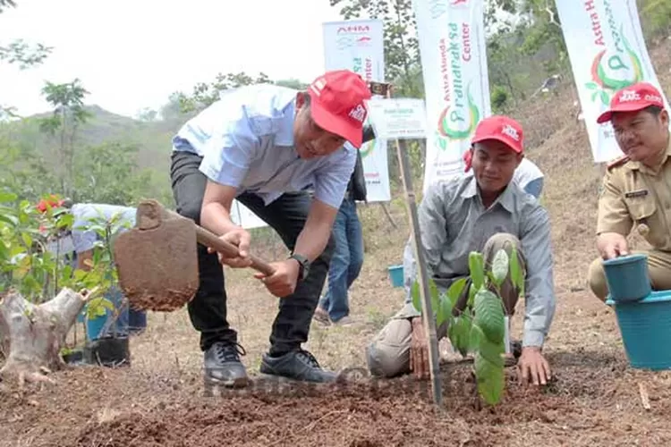 Resmikan Astra Honda Pranaraksa Center Ahm Tanam Pohon Buah