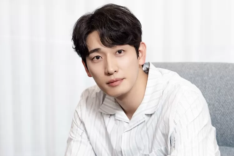 Aktor Yoon Bak Akan Bergabung Dengan Park Hyung Sik Dan Park Shin Hye