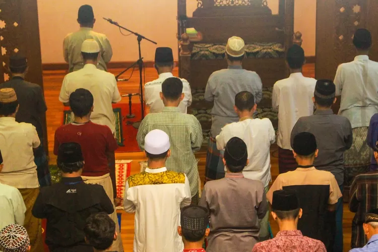 Keutamaan Sholat Tarawih Malam Ke 6 Radar Cianjur