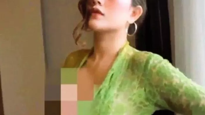 Bikin penasaran, netizen buru link video wanita kebaya hijau yang viral di Twitter. (sl/Ist/screenshot/Twitter)