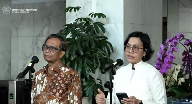 ILUSTRASI: Menteri Keuangan Sri Mulyani Indrawati dan Menteri Koordinator Bidang Politik, Hukum, dan Keamanan (Menko Polhukam) Mahfud MD saat konferensi pers di Gedung Kemenkeu Jakarta, Sabtu (11/3) kemarin. (Istimewa)