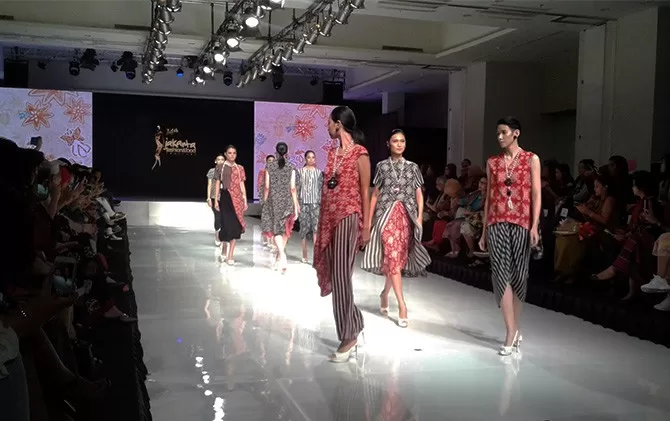 Batik Jadi Juara Hipnotis Pecinta Fesyen Jfff Jawa Pos