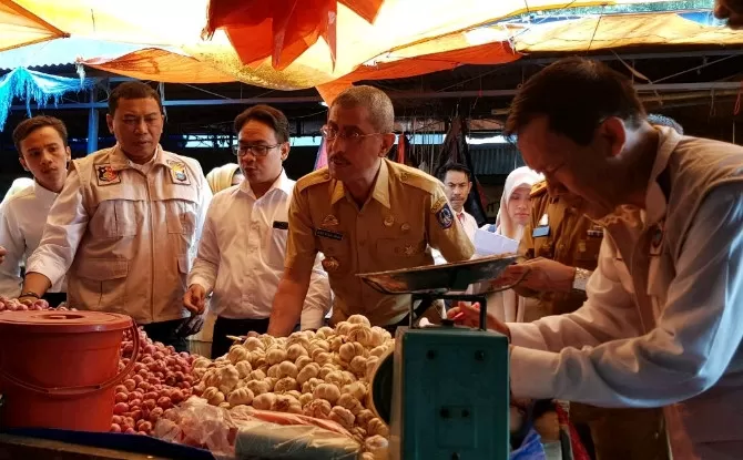 Harga Sejumlah Bahan Pokok Di Pasar Tradisional Alami Kenaikan - Jawa Pos