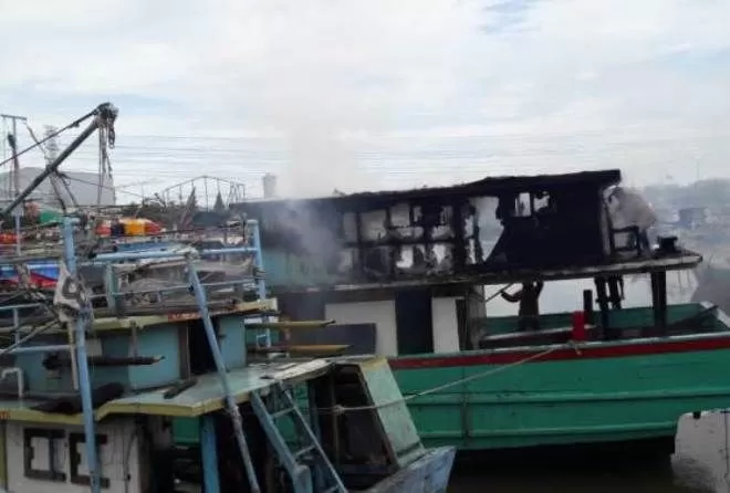 Kapal Nelayan Terbakar Di Muara Angke Kerugian Capai Rp Juta