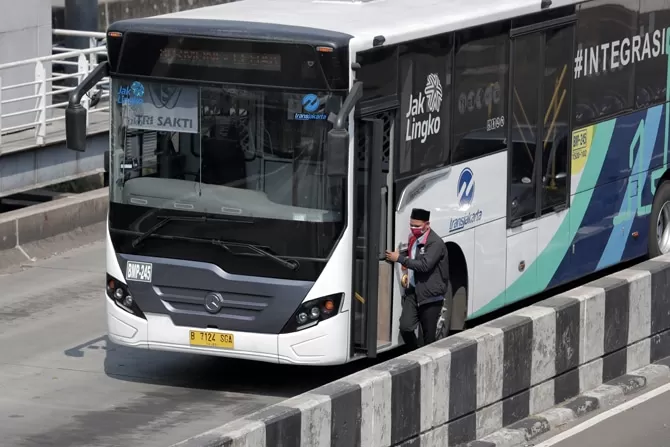 Sudah Level 2, Kini Transjakarta Sudah Bisa Angkut Penumpang Penuh ...