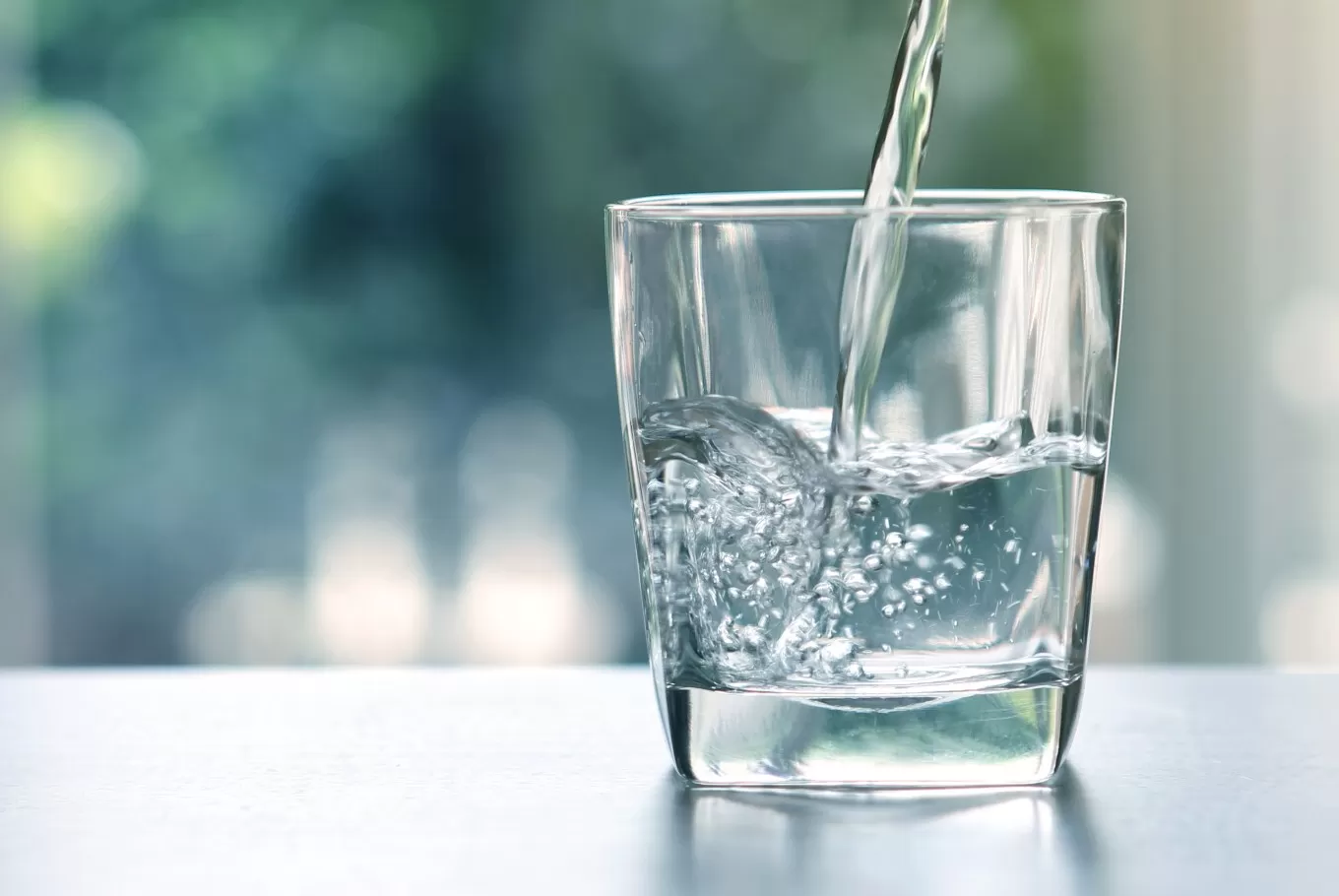 Ini Manfaat Jika Rutin Minum Air Putih saat Bangun Tidur