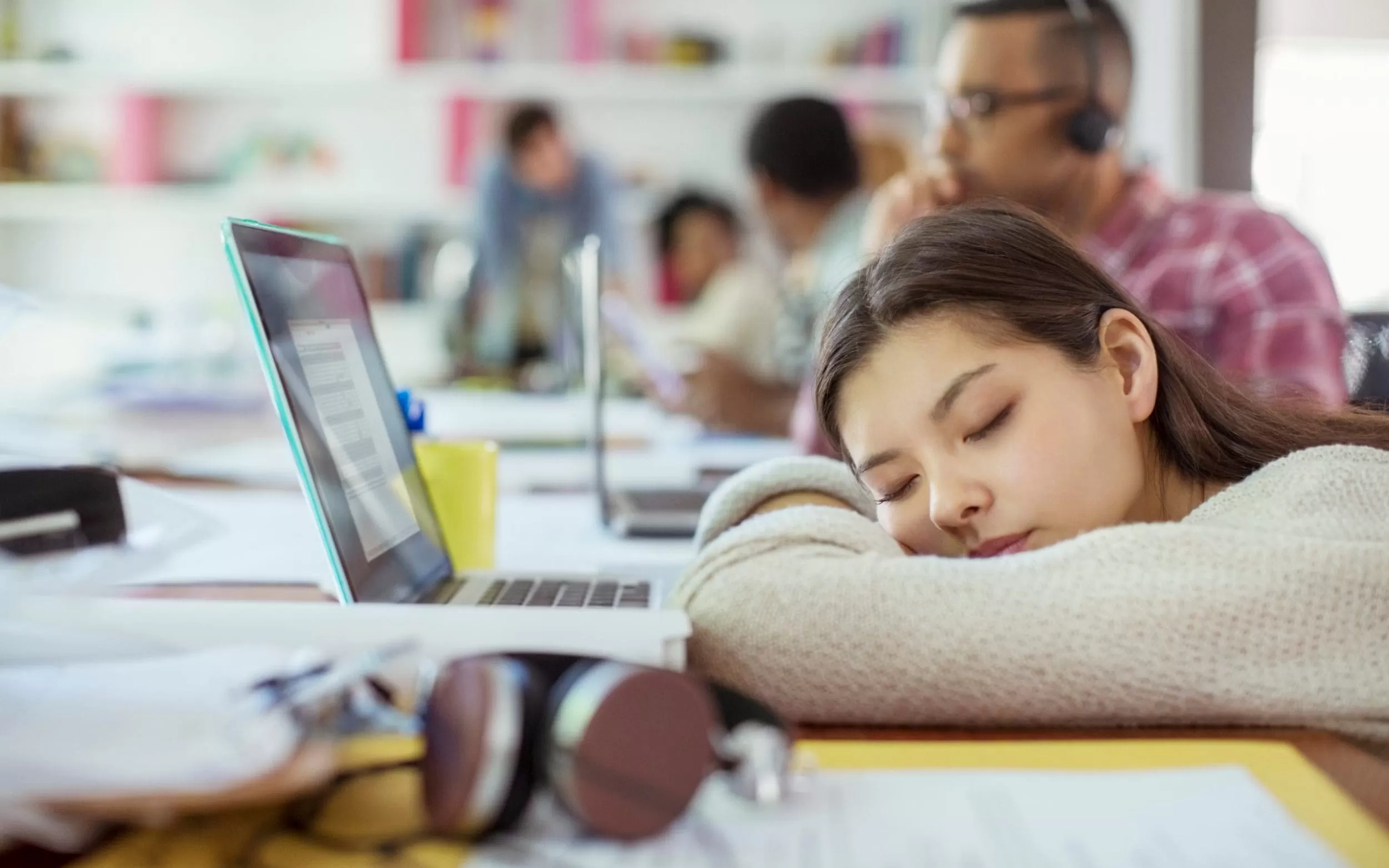 Tips Atasi Ngantuk di Kantor