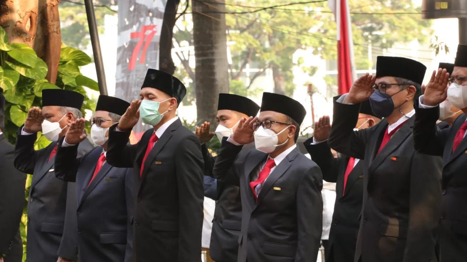 Pegawai PLN Raih Penghargaan Satyalancana