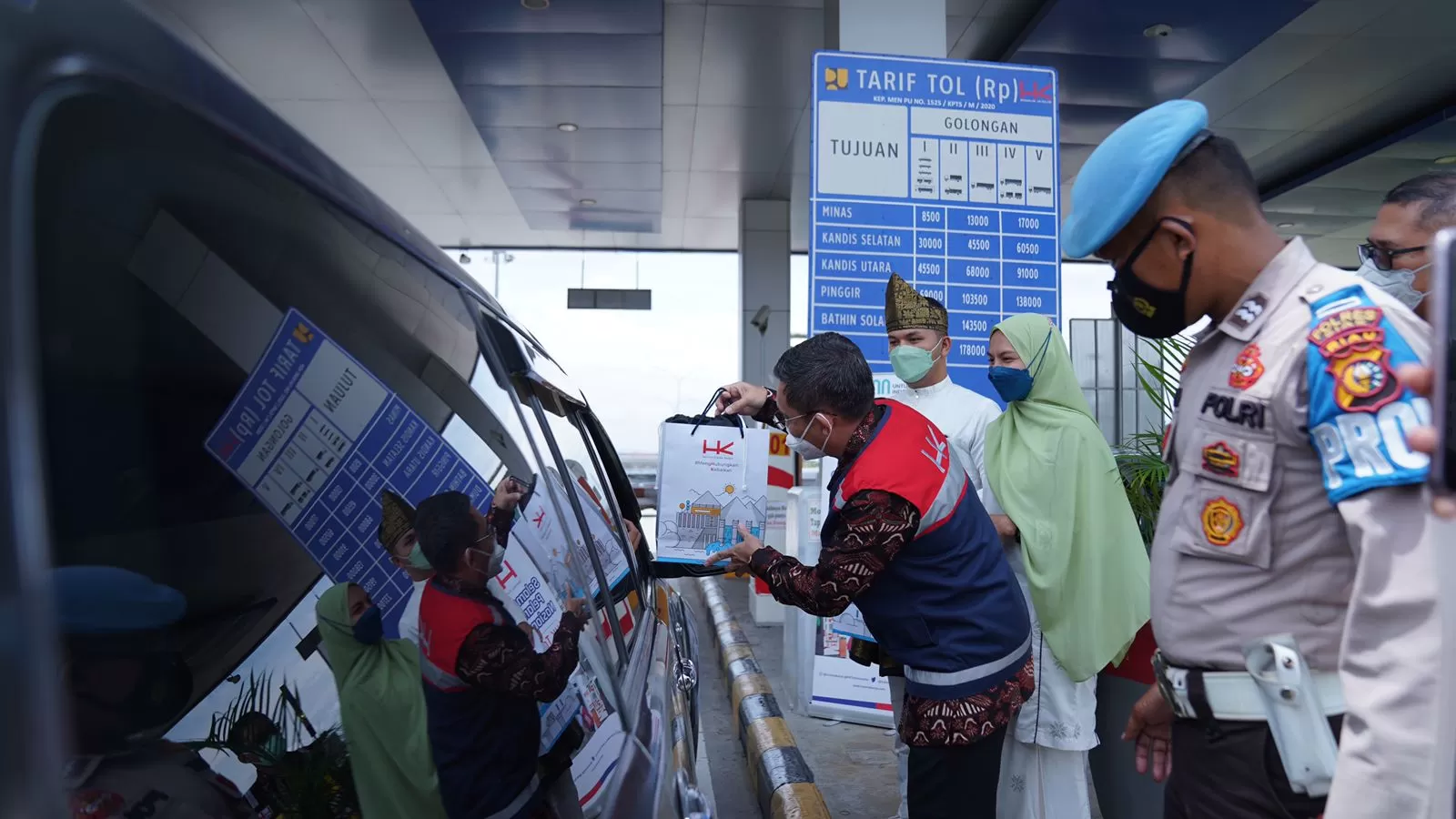 Hari Pelanggan Nasional, Hutama Karya Tanam Pohon Di Jalan Tol