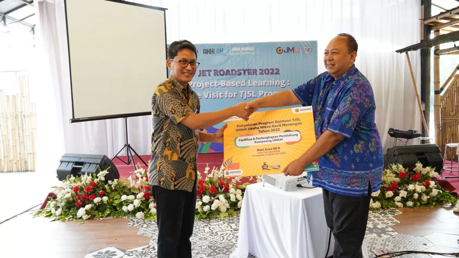 Jasa Marga Berikan Bantuan untuk UMK di Rest Area