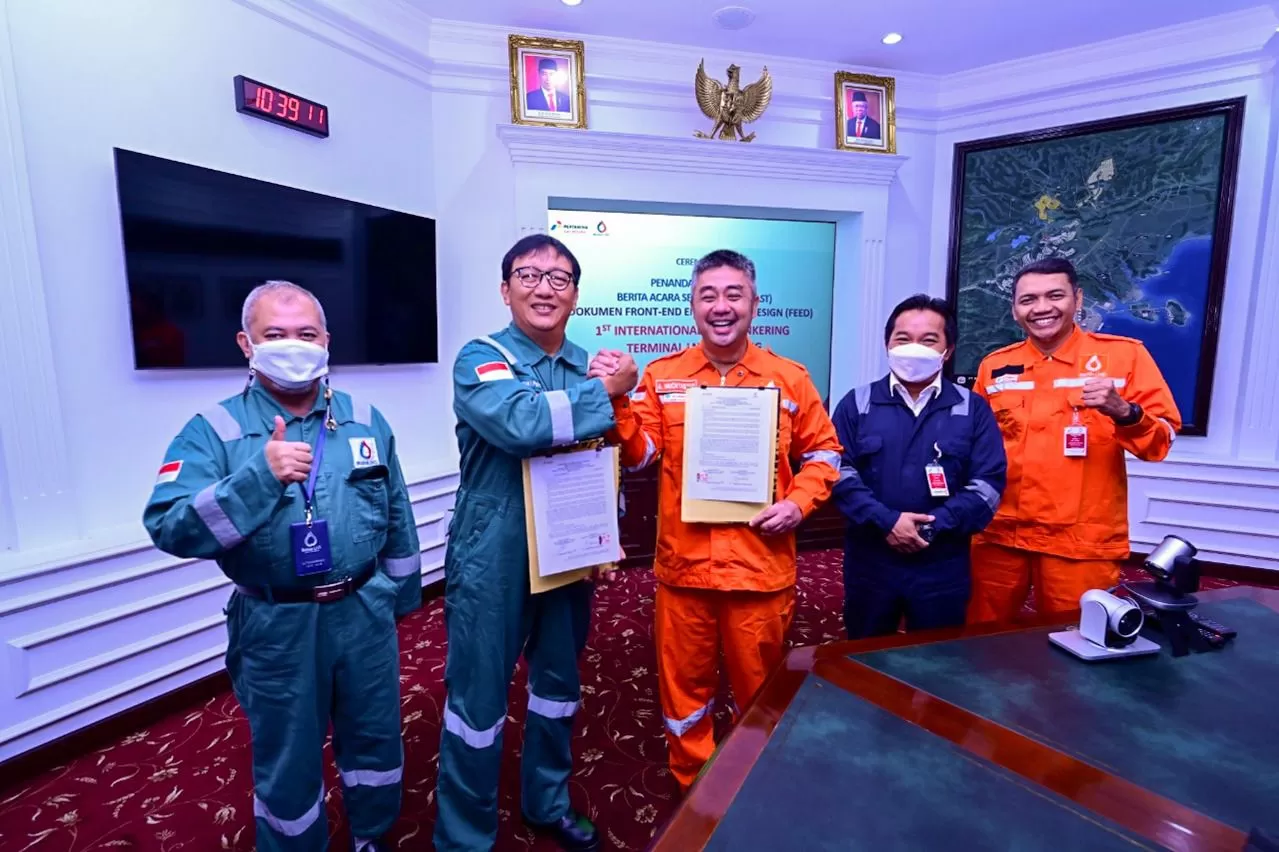 PGN - Badak NGL Wujudkan Inisiatif LNG Bunkering Pertama di Indonesia