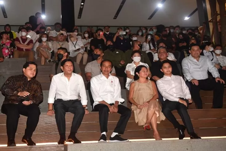 Presiden Jokowi dan Menteri Erick Thohir Nonton Live Musik di Sarinah