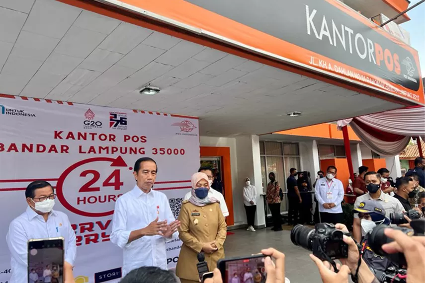 Presiden Jokowi Meninjau BLT BBM di Lampung