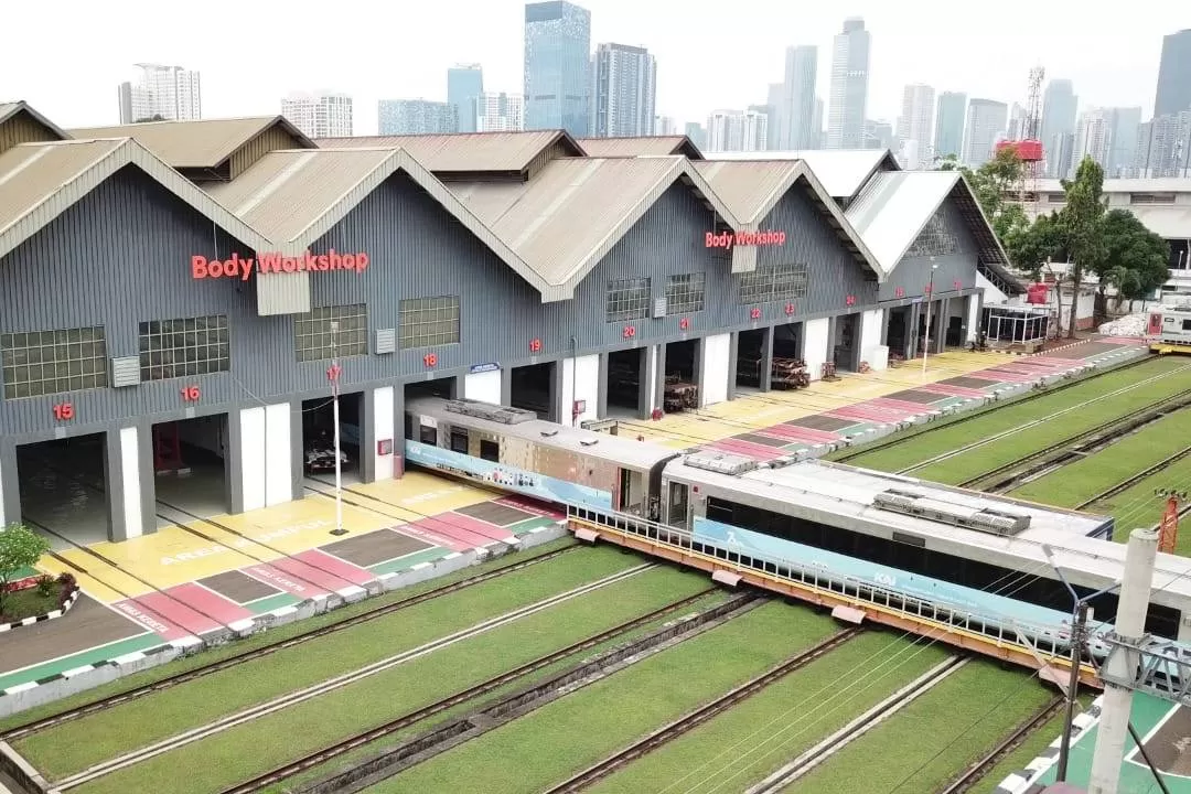 Masyarakat Lihat Langsung Perawatan dan Lokomotif di Open House Balai Yasa Kereta Api