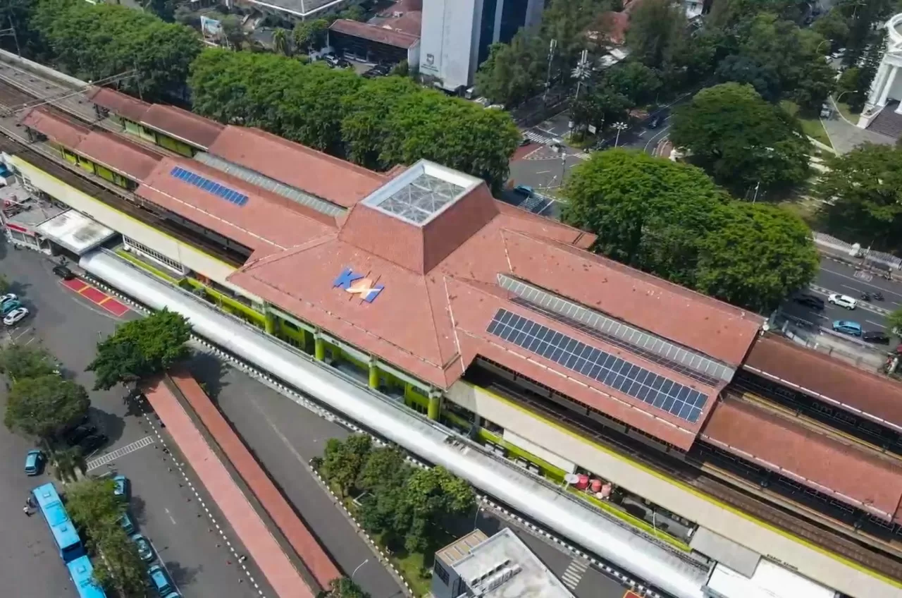 KAI Resmikan Pemasangan PLTS dan Perkantoran Stasiun Gambir