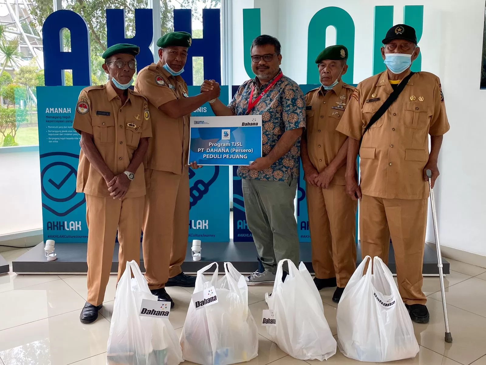 Hari Pahlawan, DAHANA Berikan Bantuan ke Veteran