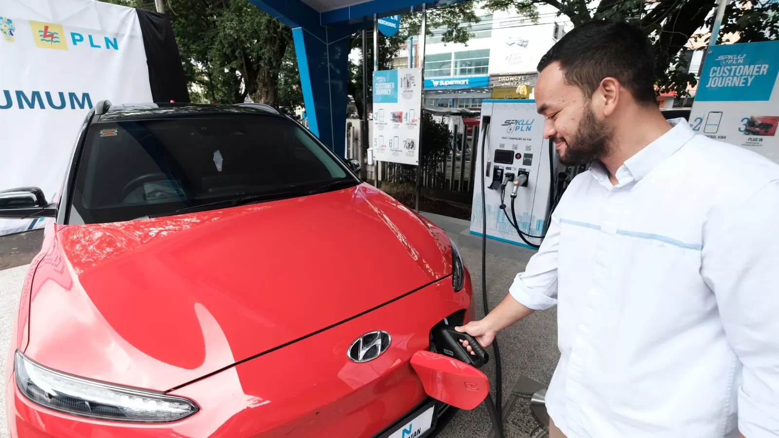Sinergi dengan Pemprov, PLN Tambah 2 SPKLU Fast Charging di Sulawesi Selatan  