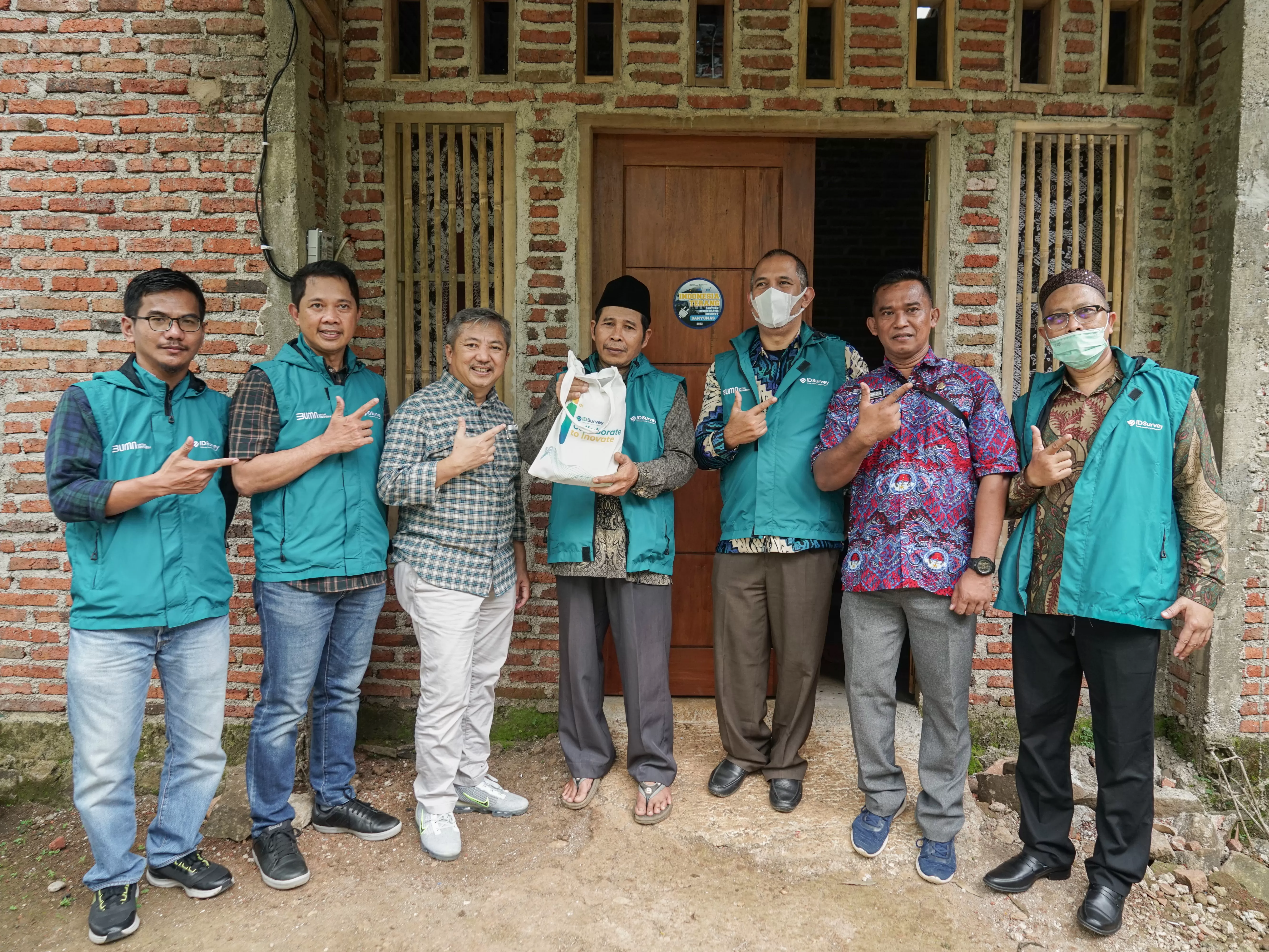 IDSurvey Berikan Penerangan Listrik di 18 Desa Kabupaten Banyumas