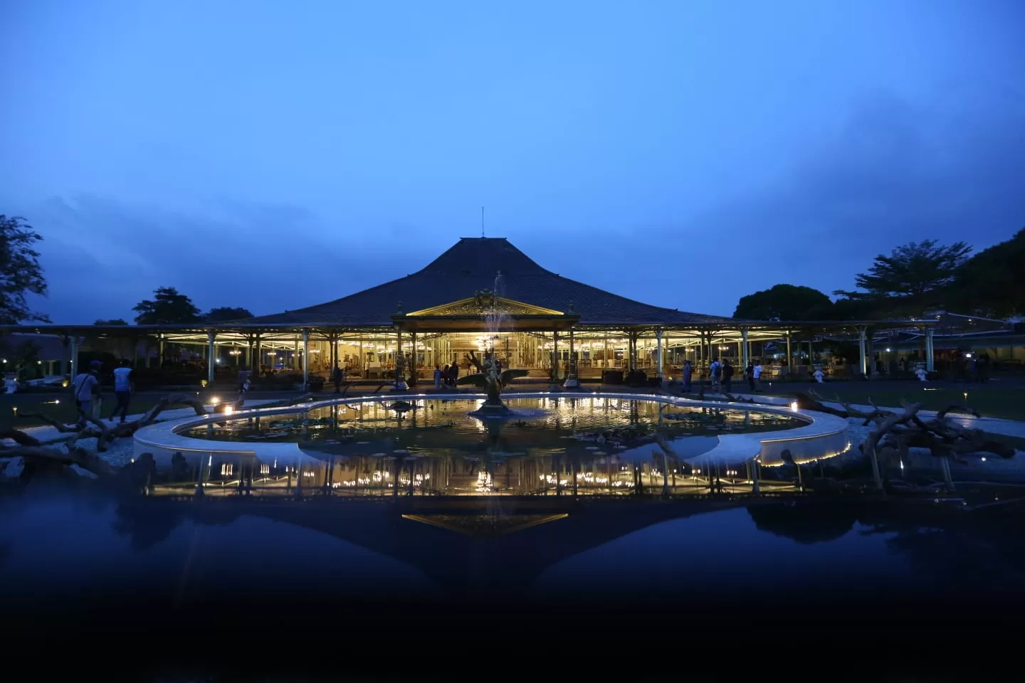 Istana Pura Mangkunegaran Jadi Cagar Budaya Pertama Gunakan Listrik EBT