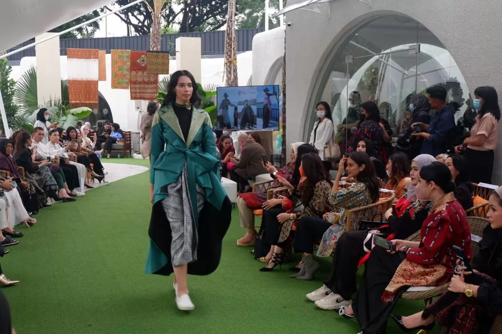 BRI Kolaborasi dengan Cita Tenun Indonesia Garap Pameran ANTOLOGI