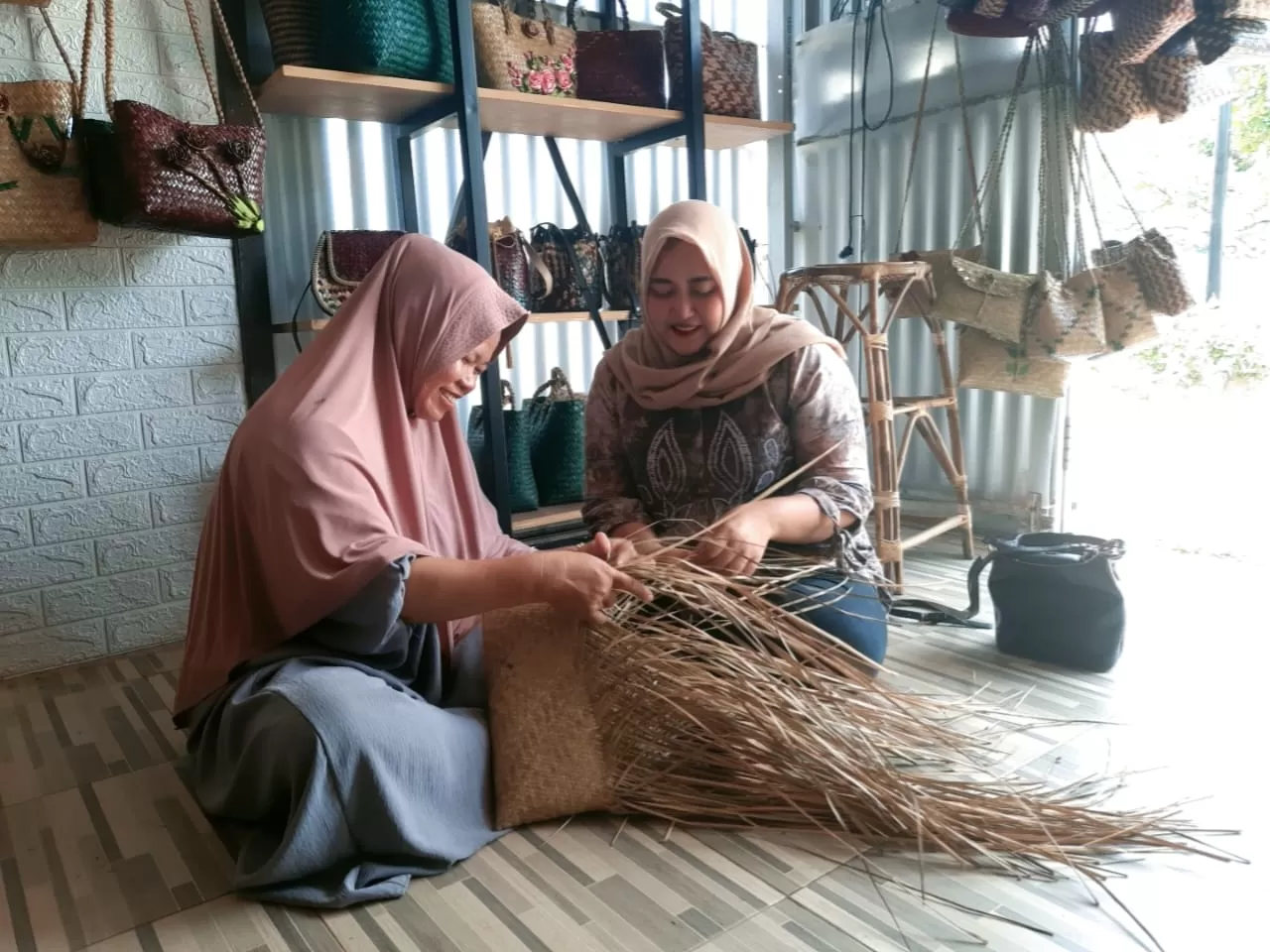 Cerita Perempuan Banyuwangi dengan Omset Ciamik