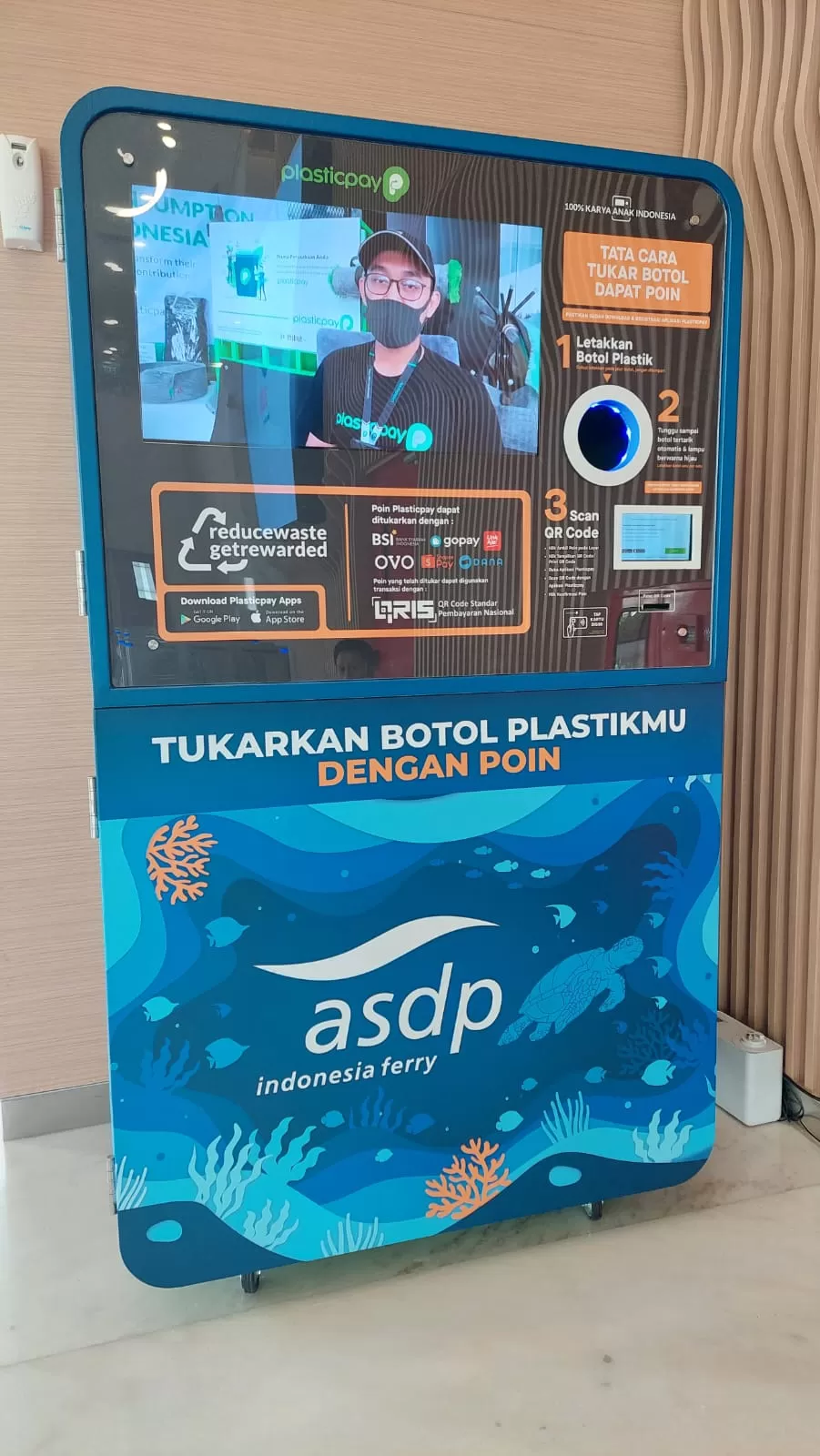 Gunakan Reverse Vending Machine, ASDP Konsisten Perangi Sampah Laut